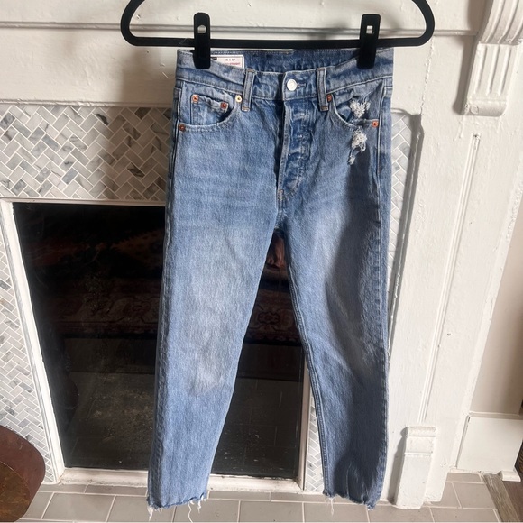 GAP Cheeky Straight High Rise Distressed Jean - Picture 1 of 4